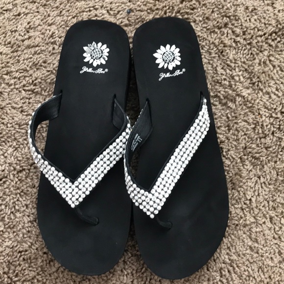 yellow box flip flops size 11